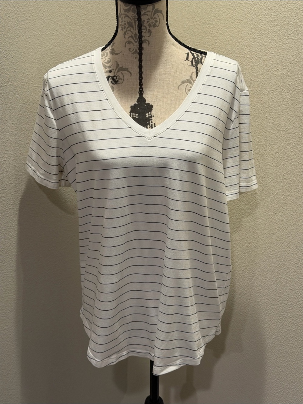 Lululemon V-Neck Love Tee, Sz.12, black and white stripe